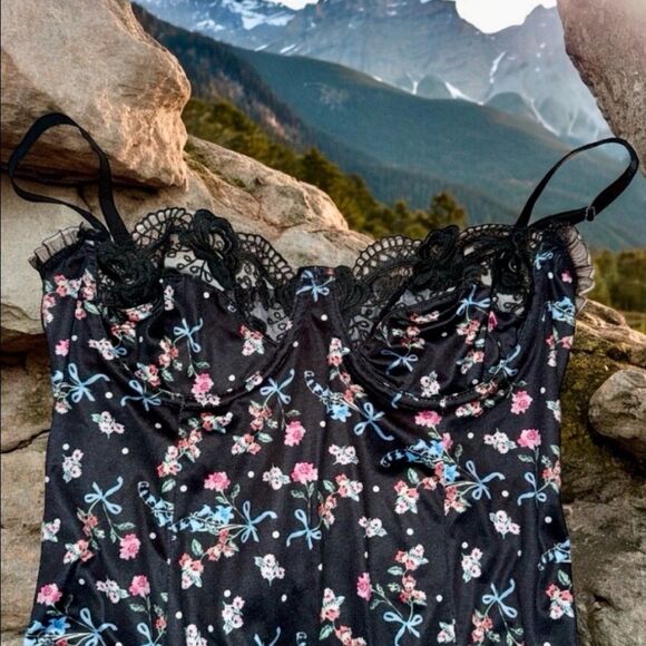 Bodysuit Teddy Black/Multi Color Floral Print Lace With Underwire Size L NWOT - Picture 9 of 14